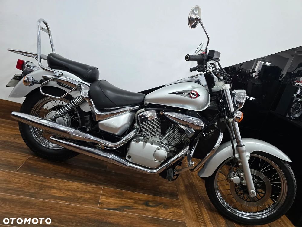 Suzuki Intruder - 25