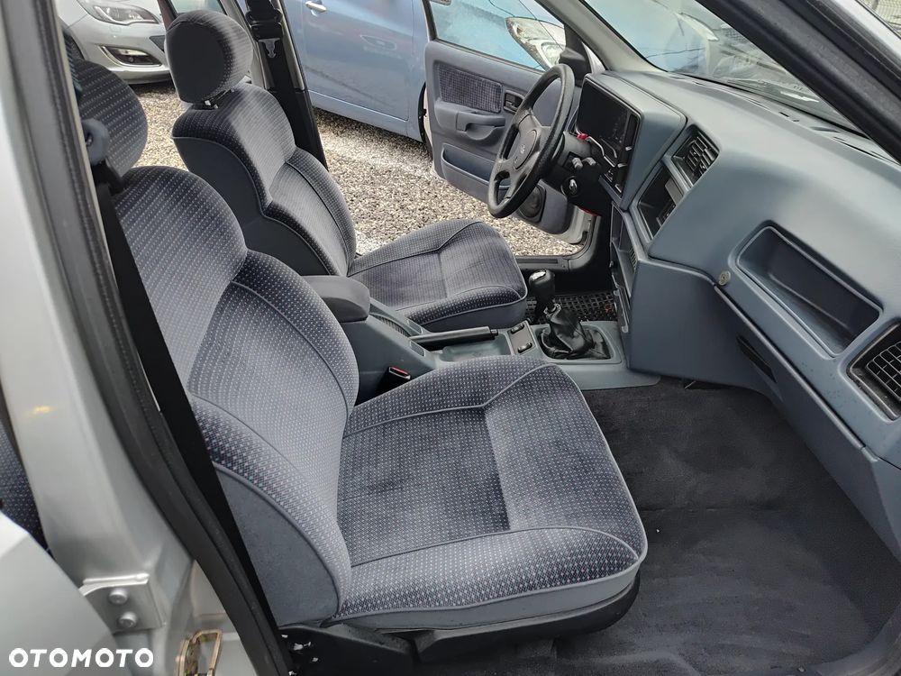 Ford Sierra 2.0 Ghia - 34