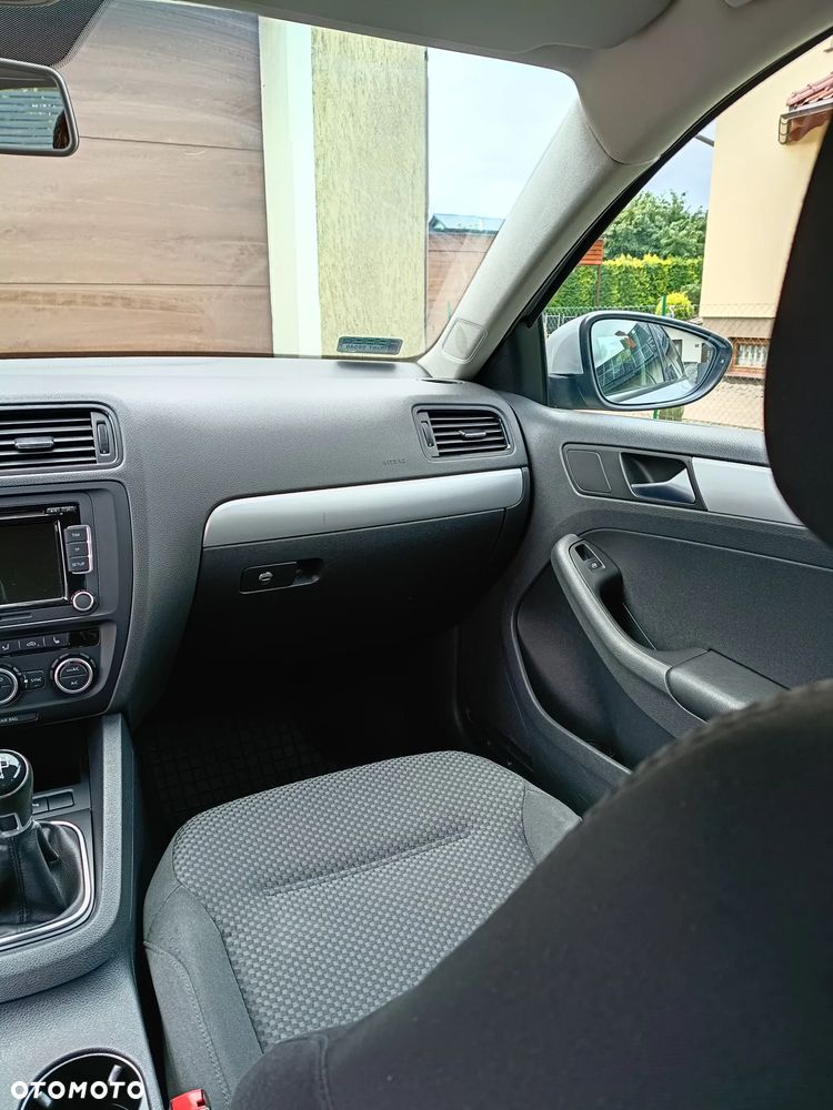 Volkswagen Jetta 1.6 TDI Comfortline - 23
