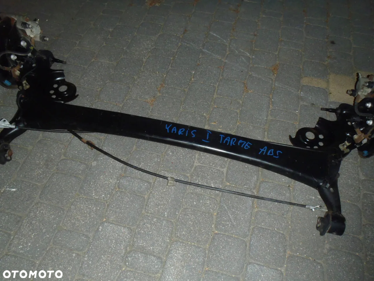 zacisk jarzmo tarcze klocki hamulcowe prowadnica czujnik abs piasta łozysko osłona błotna kotwiczna toyota yaris I 1 98-06r  jak nowe  oryginał - 17