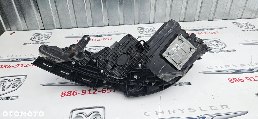 Chrysler Pacifica 2016- Reflektor prawy Lampa prawa  68370844AB  LED SOCZEWKA - 19