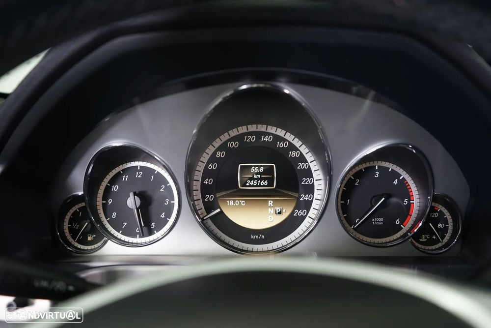 Mercedes-Benz E 220 CDi Avantgarde BlueEfficiency Auto - 28