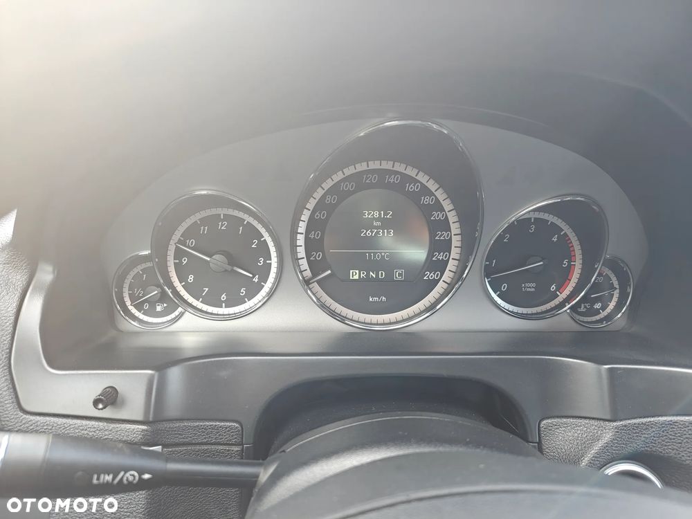 Mercedes-Benz Klasa E 350 CDI DPF BlueEFFICIENCY 7G-TRONIC Avantgarde - 29