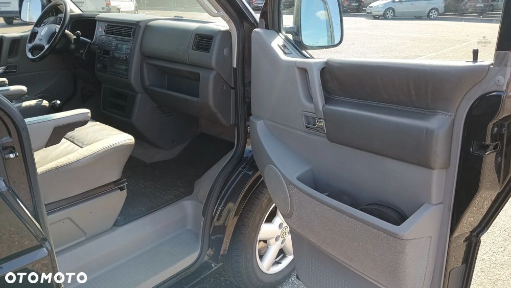 Volkswagen Multivan - 22