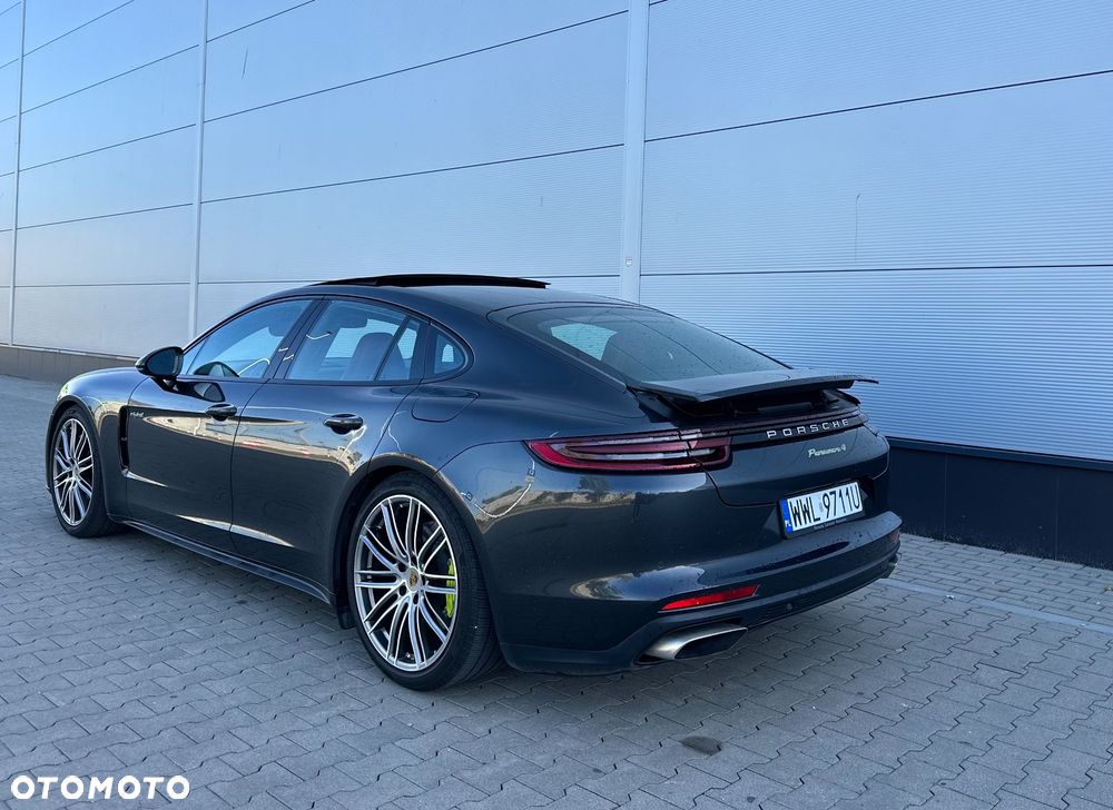 Porsche Panamera 4 E-Hybrid Platinum Edition - 4