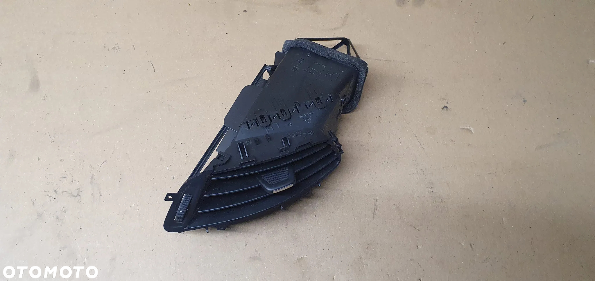 Kratka nawiewu powietrza lewa środkowa Opel Zafira C 13427382 - 2