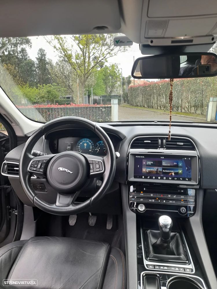 Jaguar F-Pace 2.0 i4D Portfolio - 8