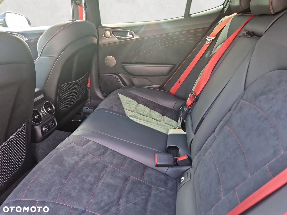 Kia Stinger 3.3 T-GDI V6 GT AWD - 14