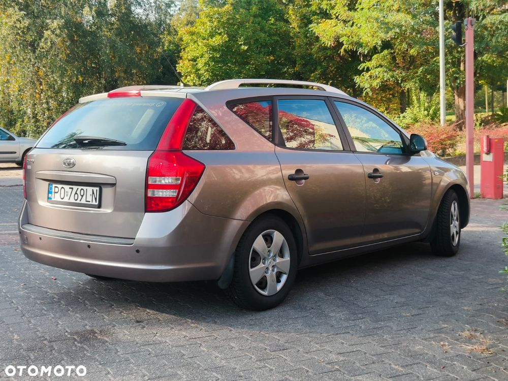 Kia Ceed - 13