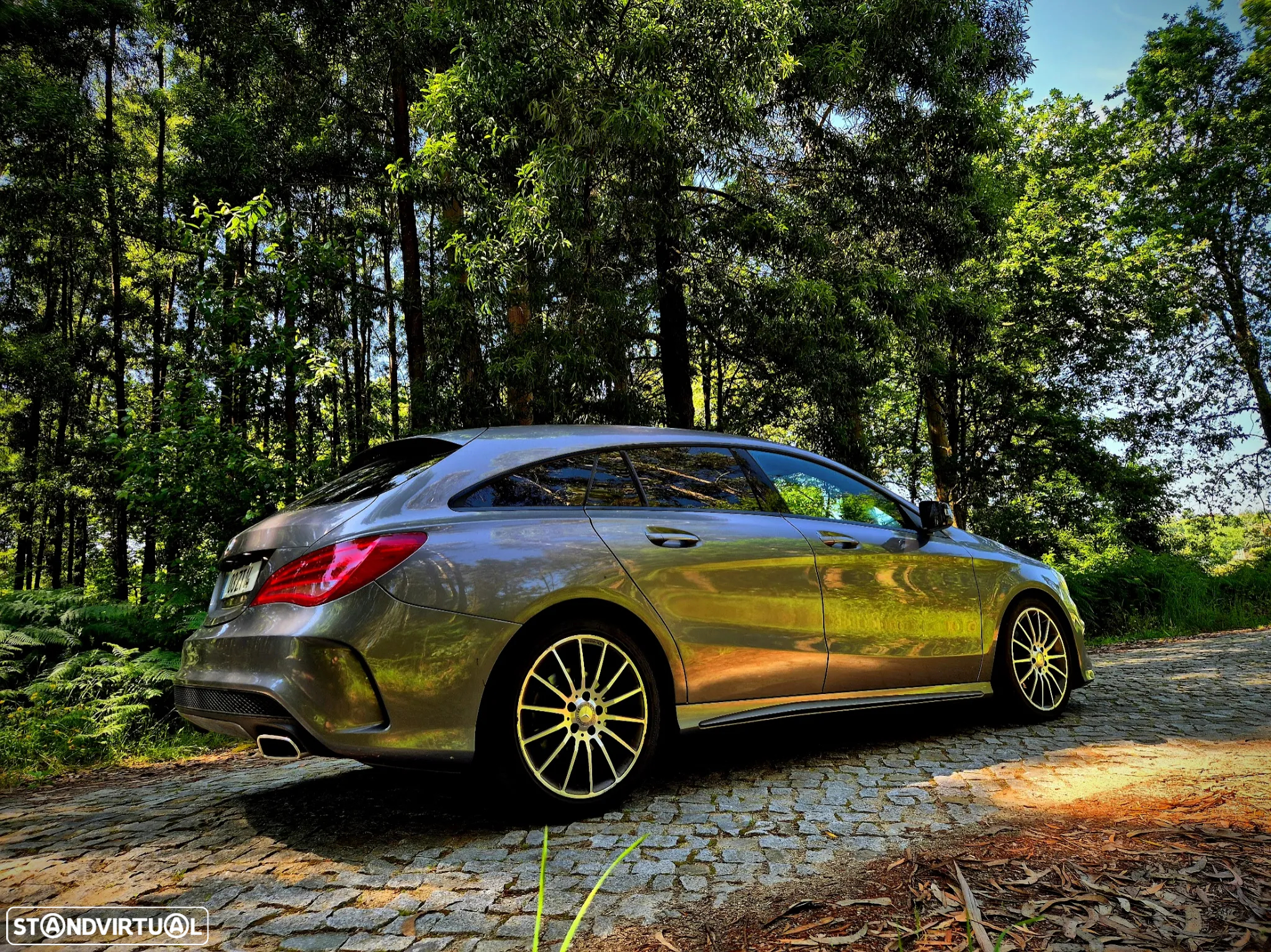 Mercedes-Benz CLA 200 d Shooting Brake AMG Line - 22