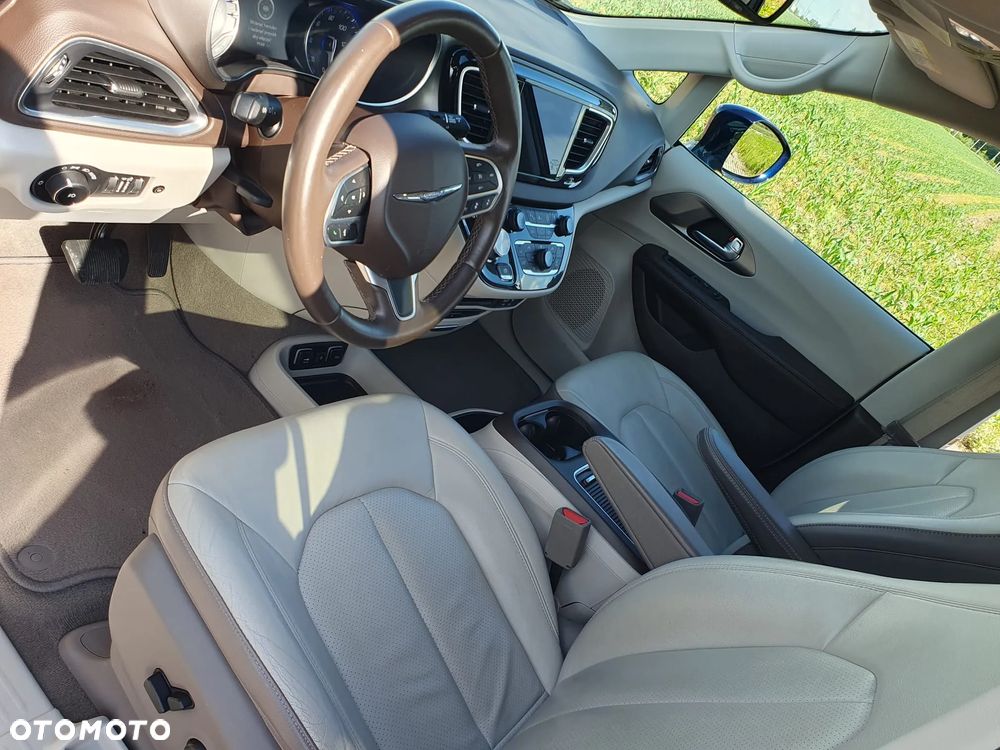 Chrysler Pacifica - 7