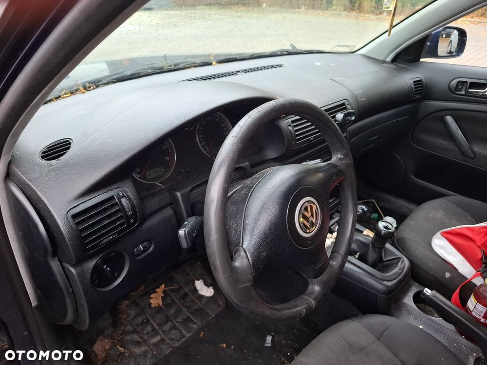 Volkswagen Passat 1.6 Basis - 5