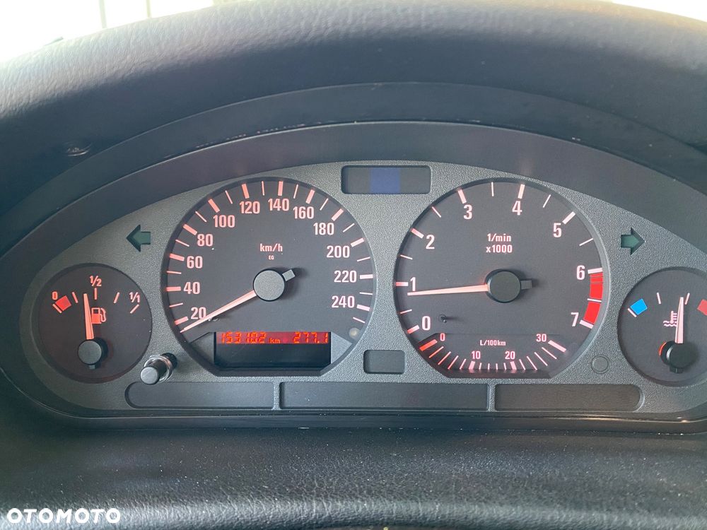 BMW Seria 3 318i Cabriolet - 35