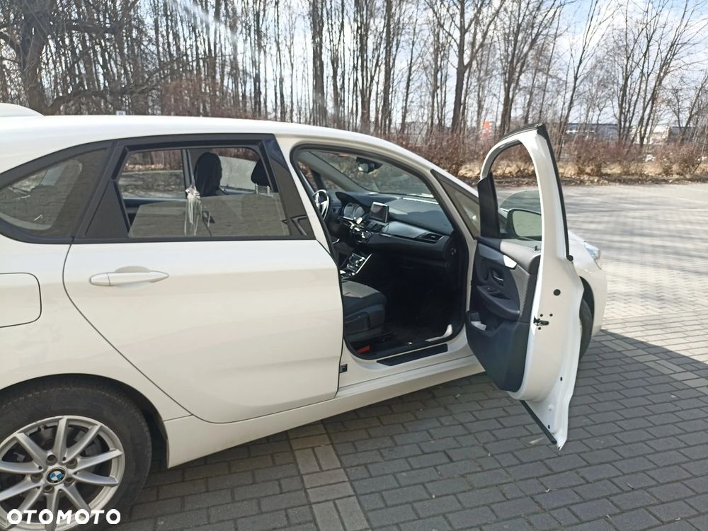 BMW Seria 2 218d - 17