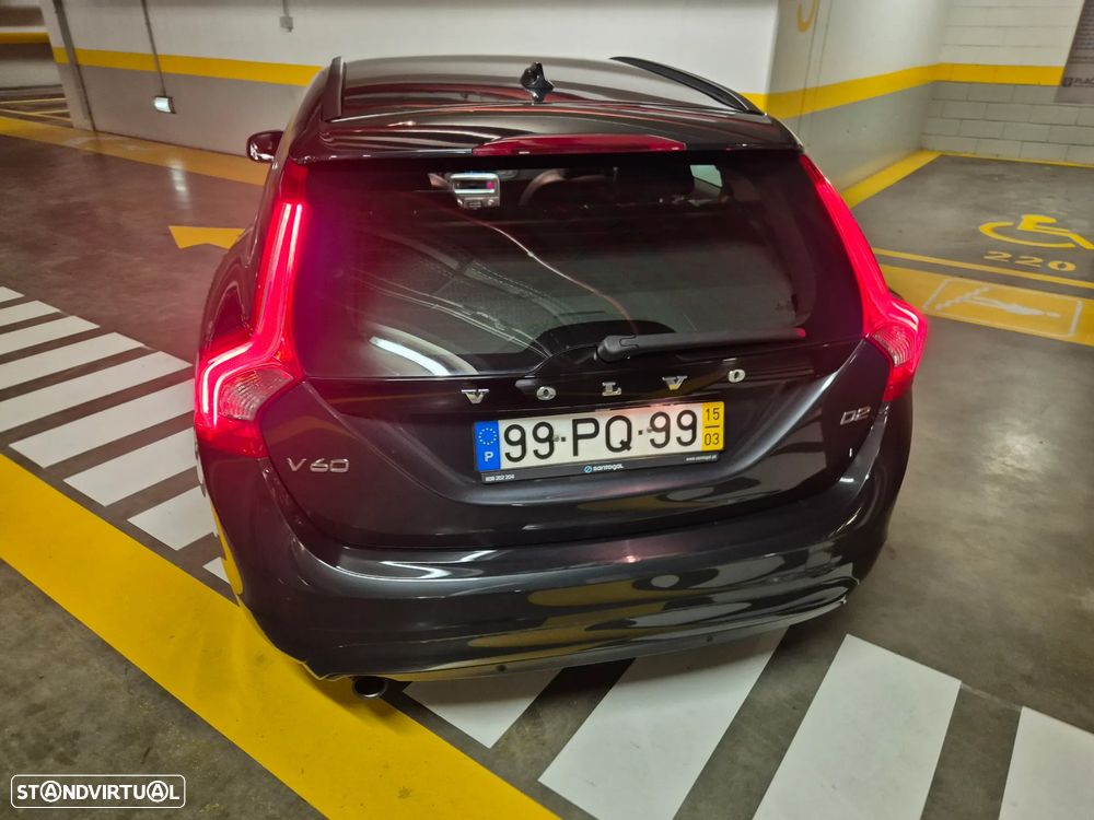Volvo V60 1.6 D2 Momentum Eco - 14