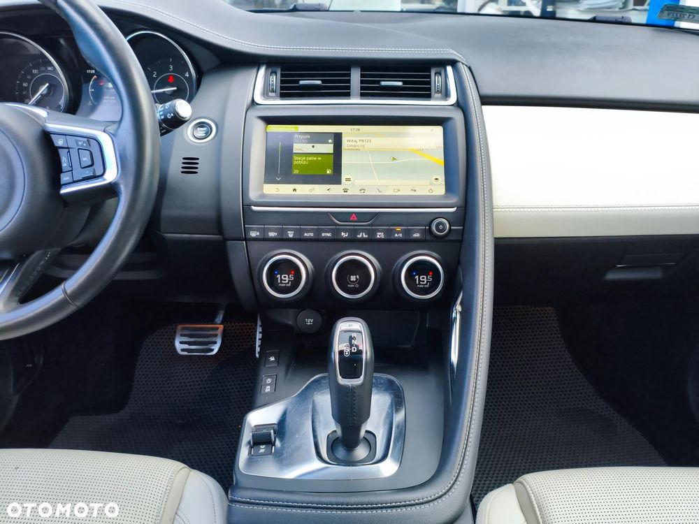 Jaguar E-Pace 2.0 i4D AWD R-Dynamic - 19