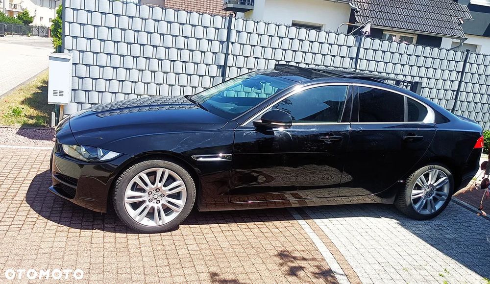 Jaguar XE 2.0 T Pure - 4