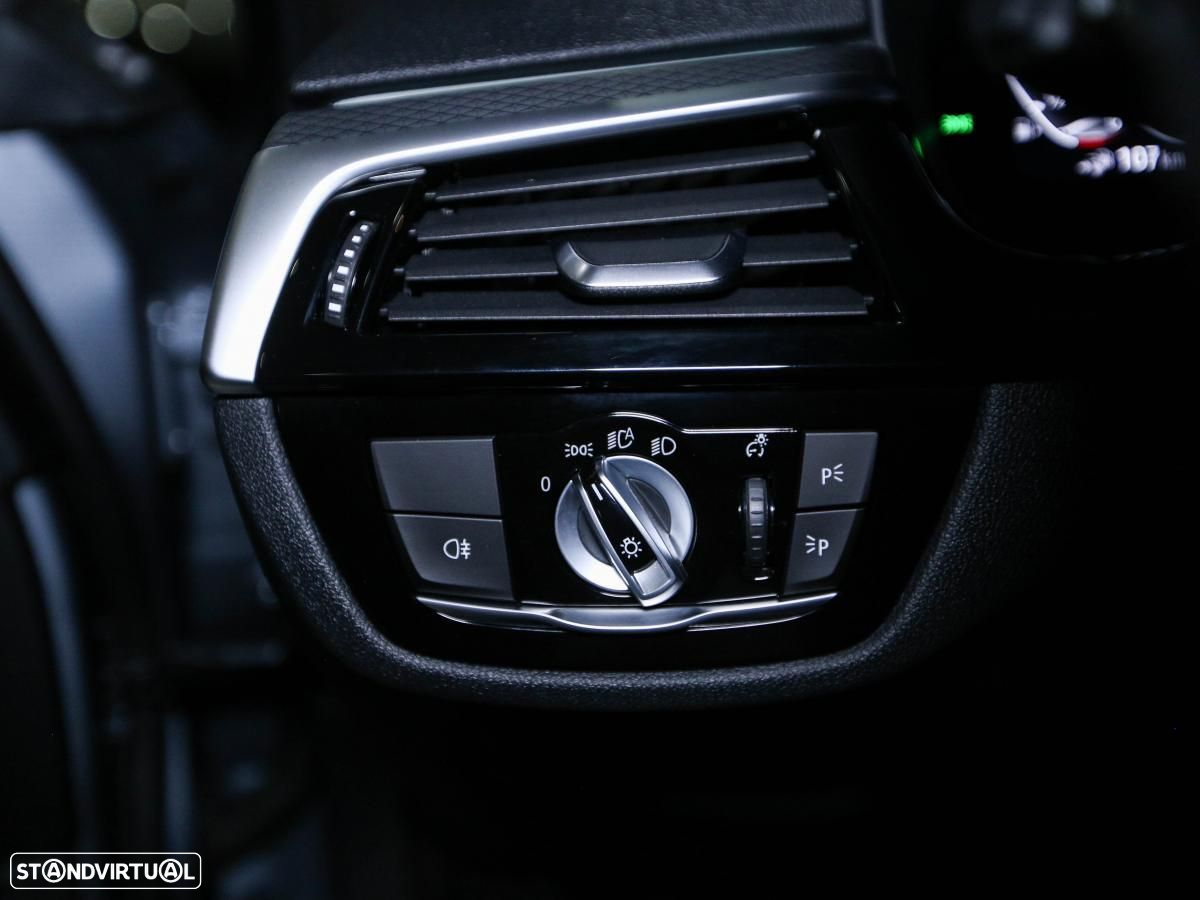 BMW 530 e Pack 50 anos M - 18