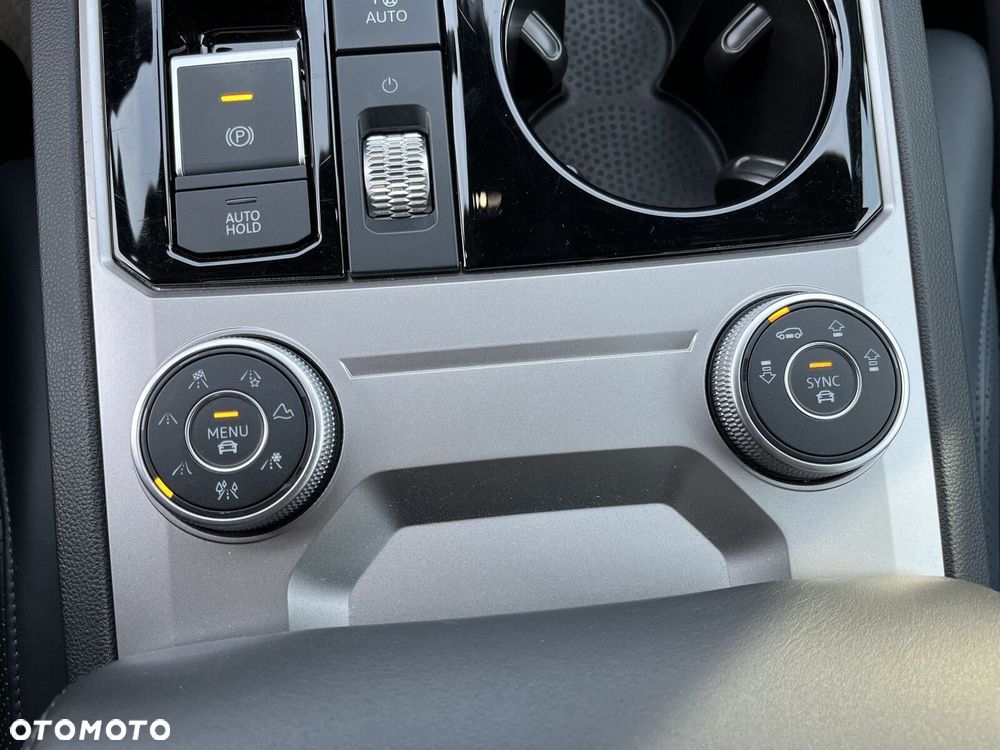 Volkswagen Touareg - 33