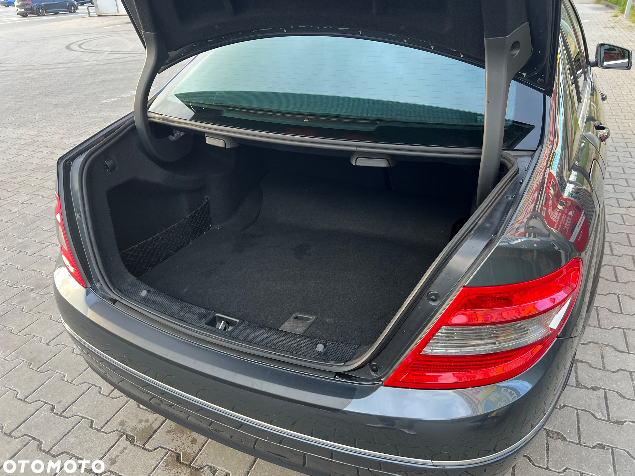 Mercedes-Benz Klasa C 180 CGI Automatik BlueEFFICIENCY Avantgarde - 12