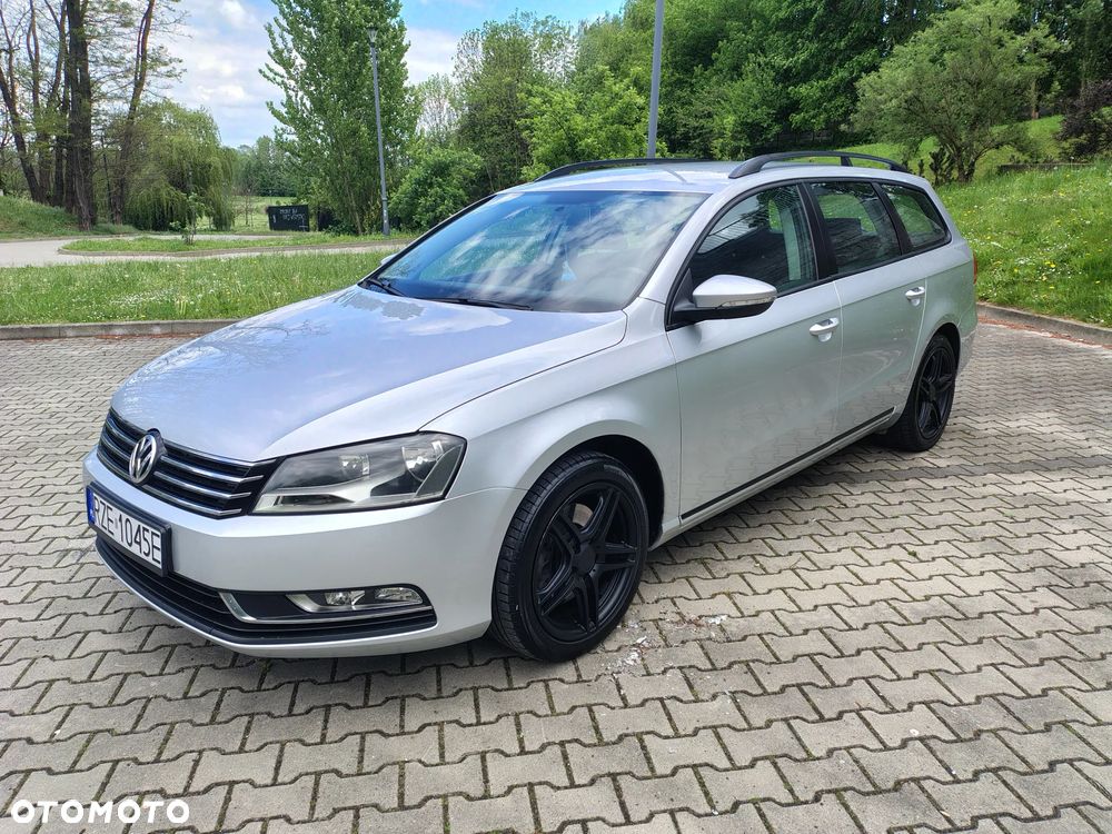 Volkswagen Passat 1.6 TDI DPF BlueMot Highline - 1