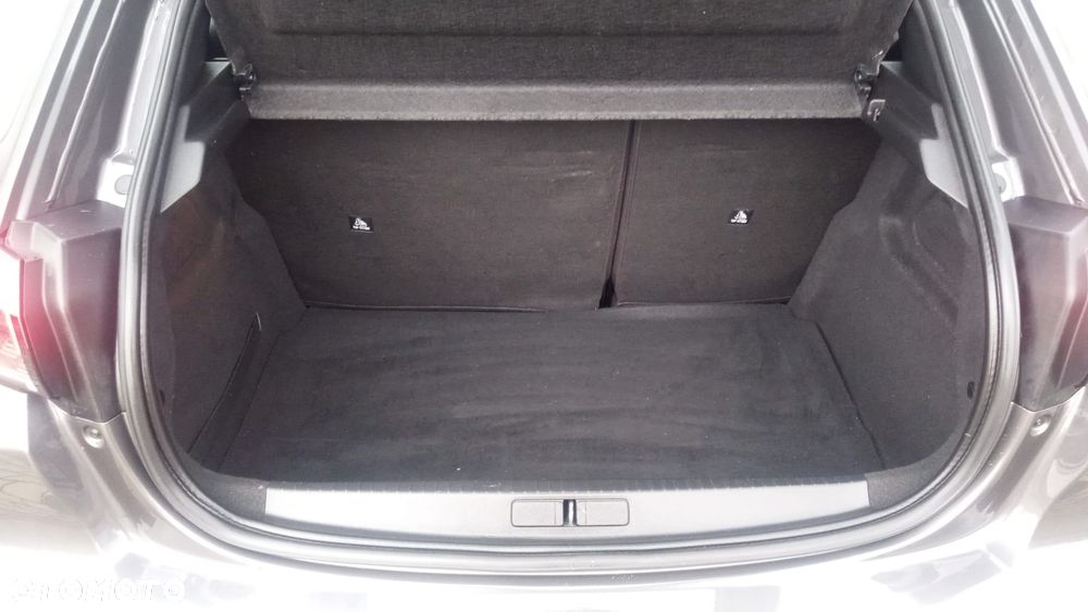 Peugeot 208 PureTech 100 Allure - 12