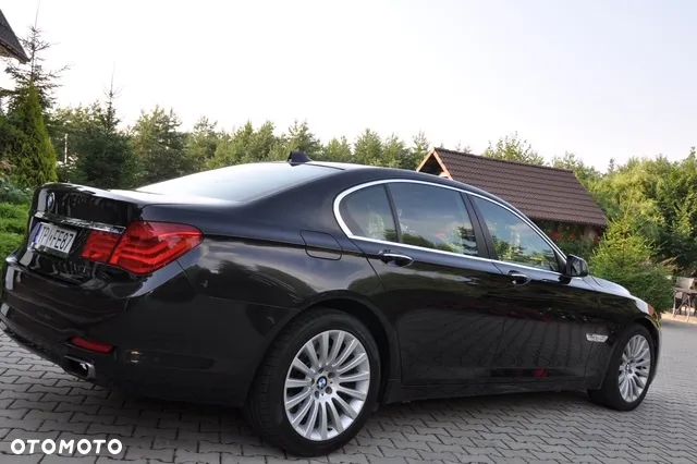 BMW Seria 7 750Li xDrive - 27