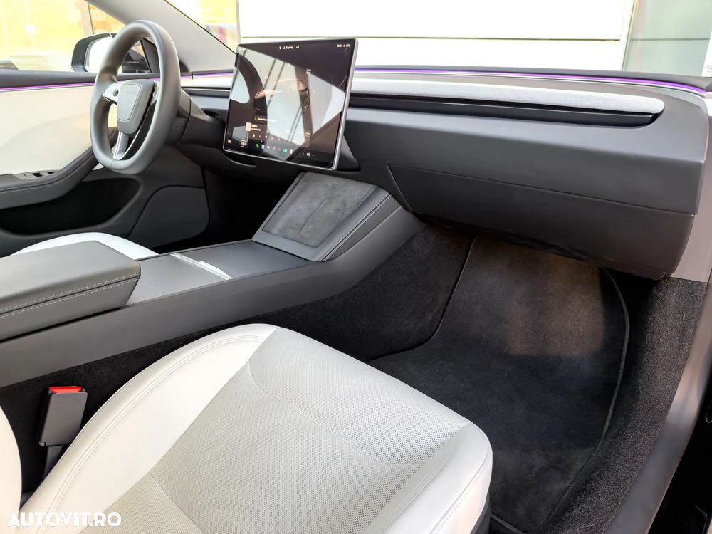 Tesla Model 3 RWD - 10