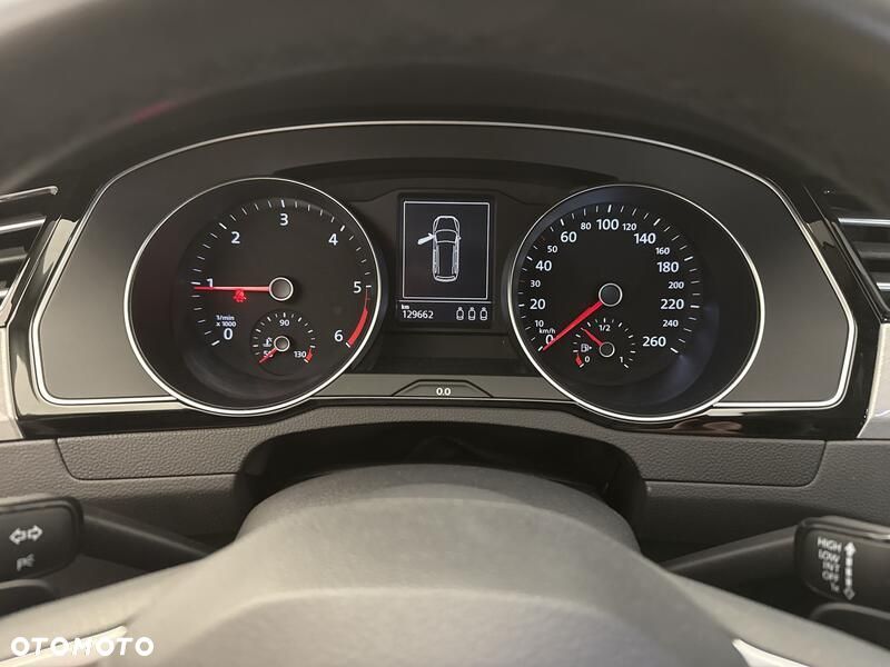 Volkswagen Passat - 14