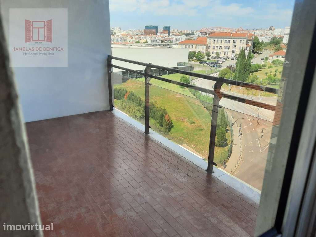 T2 c/ varandas, 1 lugar de estacionamento, junto estação de Benfica - Grande imagem: 3/17