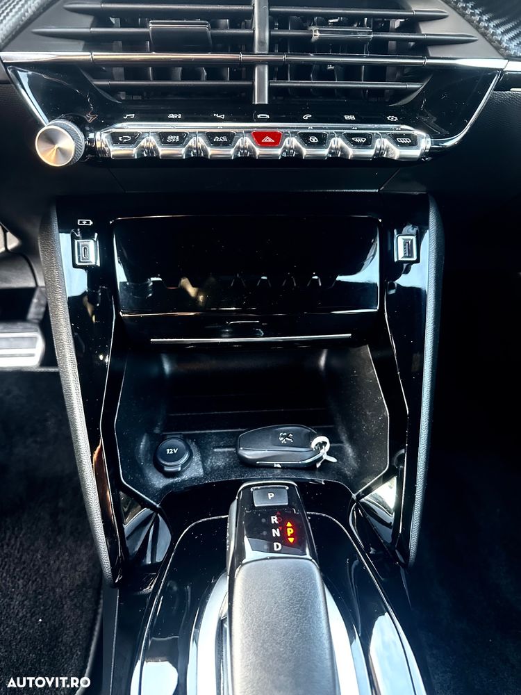 Peugeot 2008 PureTech 130 EAT8 GT Exclusive - 16