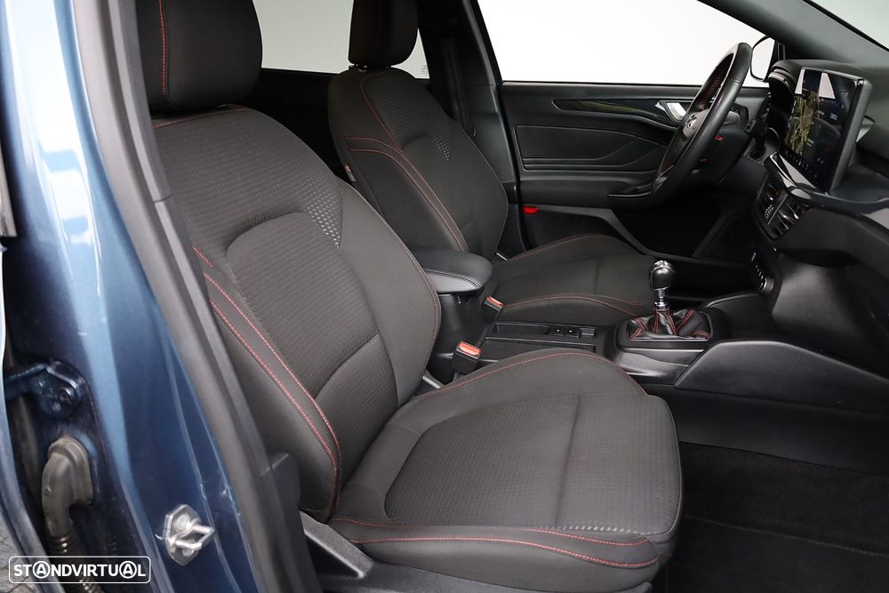 Ford Focus 1.0 EcoBoost MHEV ST-Line - 51