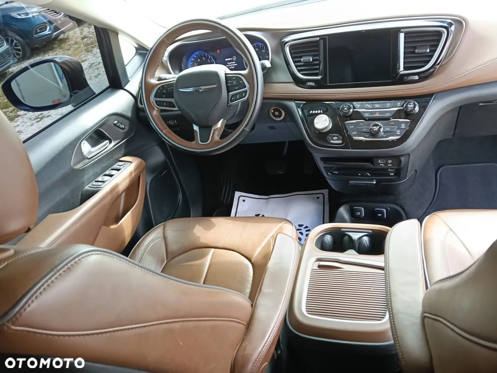 Chrysler Pacifica - 12