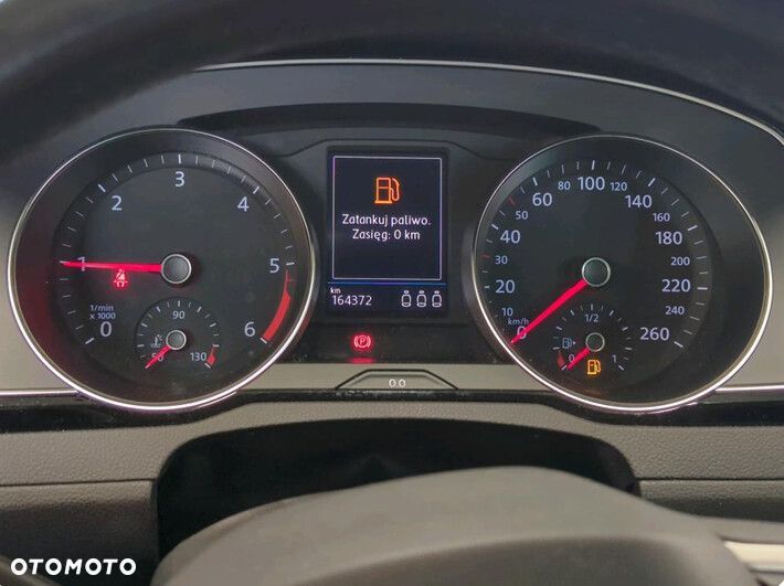 Volkswagen Passat - 4
