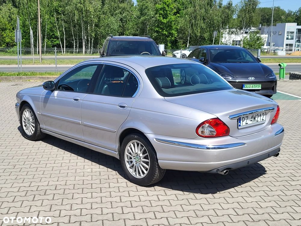 Jaguar X-Type 2.5 V6 4x4 Executive - 3