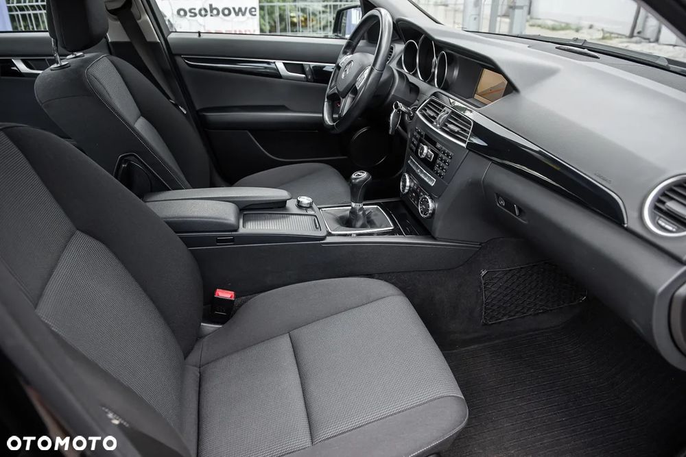 Mercedes-Benz Klasa C 180 BlueEFFICIENCY Avantgarde - 27