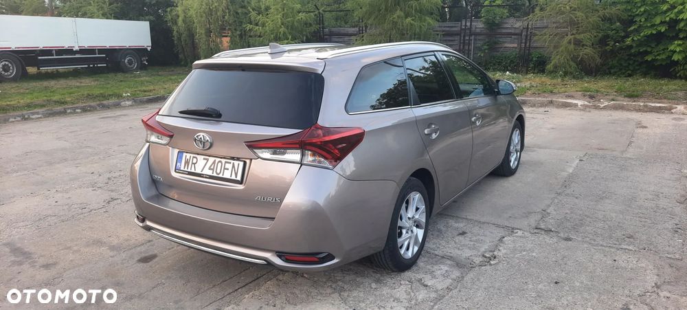 Toyota Auris 1.6 D-4D Prestige - 4