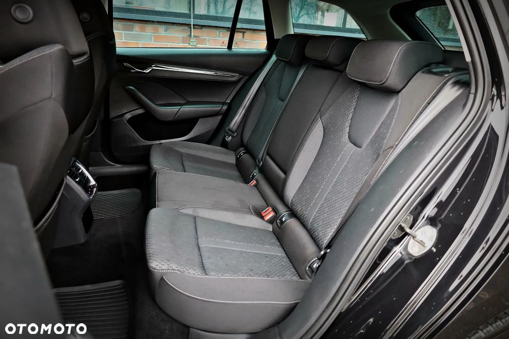 Skoda Octavia 2.0 TDI 4x4 Style DSG - 23