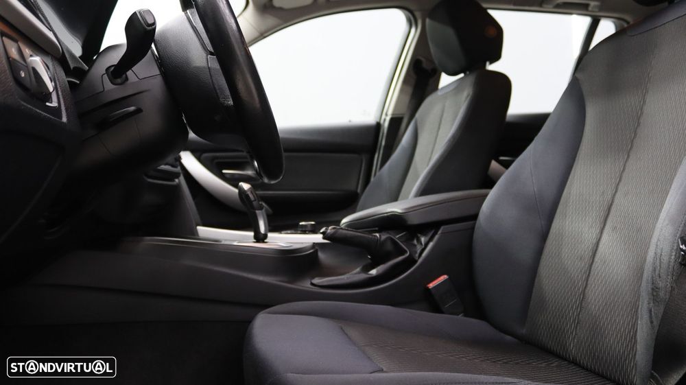 BMW 318 d Touring Auto - 12