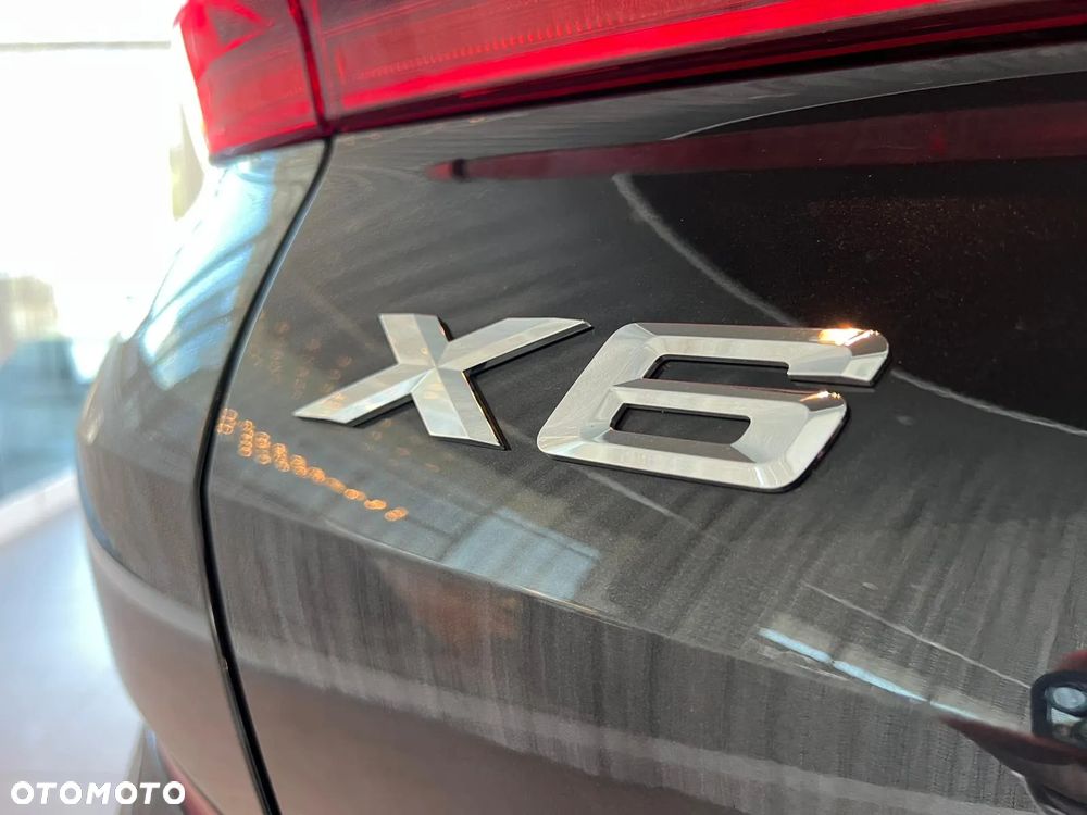 BMW X6 xDrive40d mHEV - 14