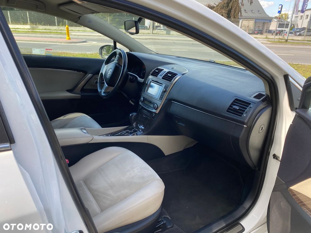 Toyota Avensis 1.8 Premium MS - 12