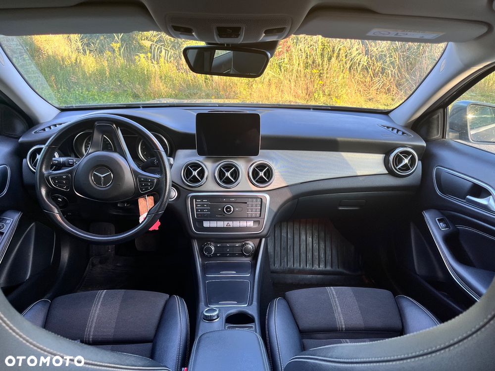 Mercedes-Benz GLA - 8