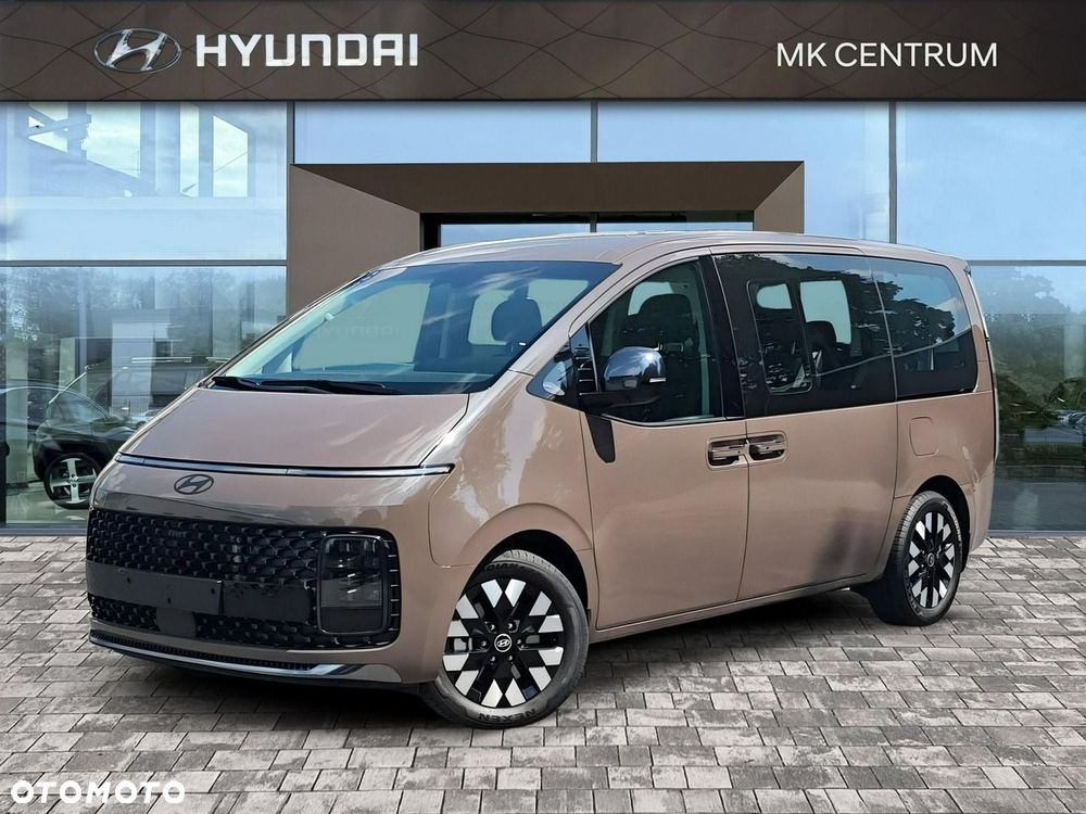 Hyundai Staria - 1