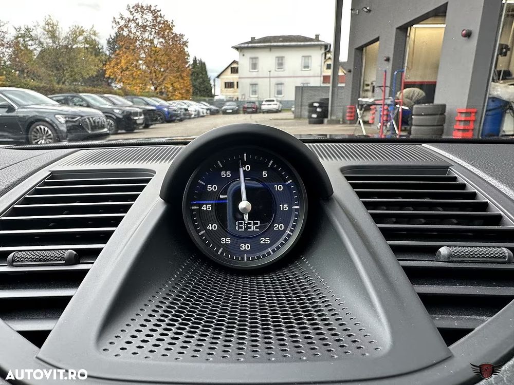 Porsche Panamera 4 E-Hybrid - 13