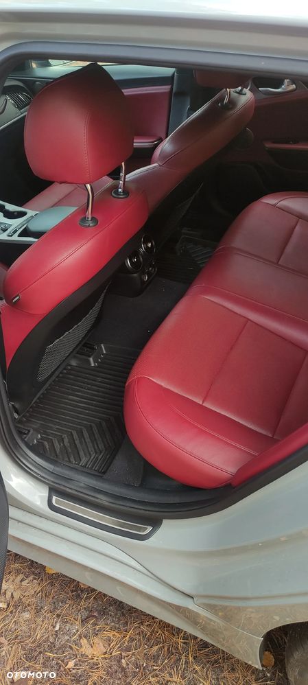 Kia Stinger 3.3 T-GDI AWD GT - 14