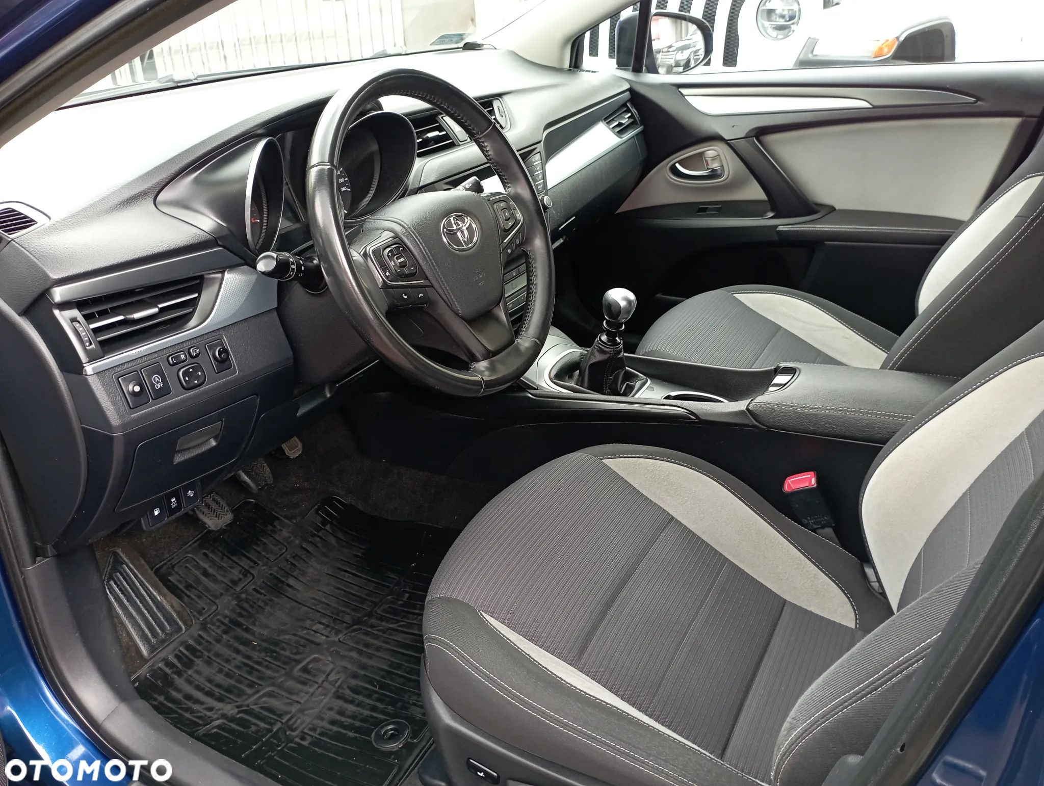 Toyota Avensis 2.0 D-4D Premium - 7