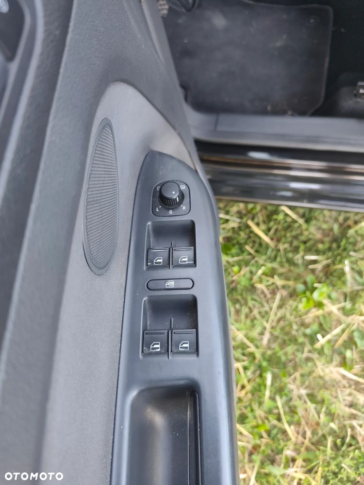 Volkswagen Golf 1.9 TDI Sportline - 6