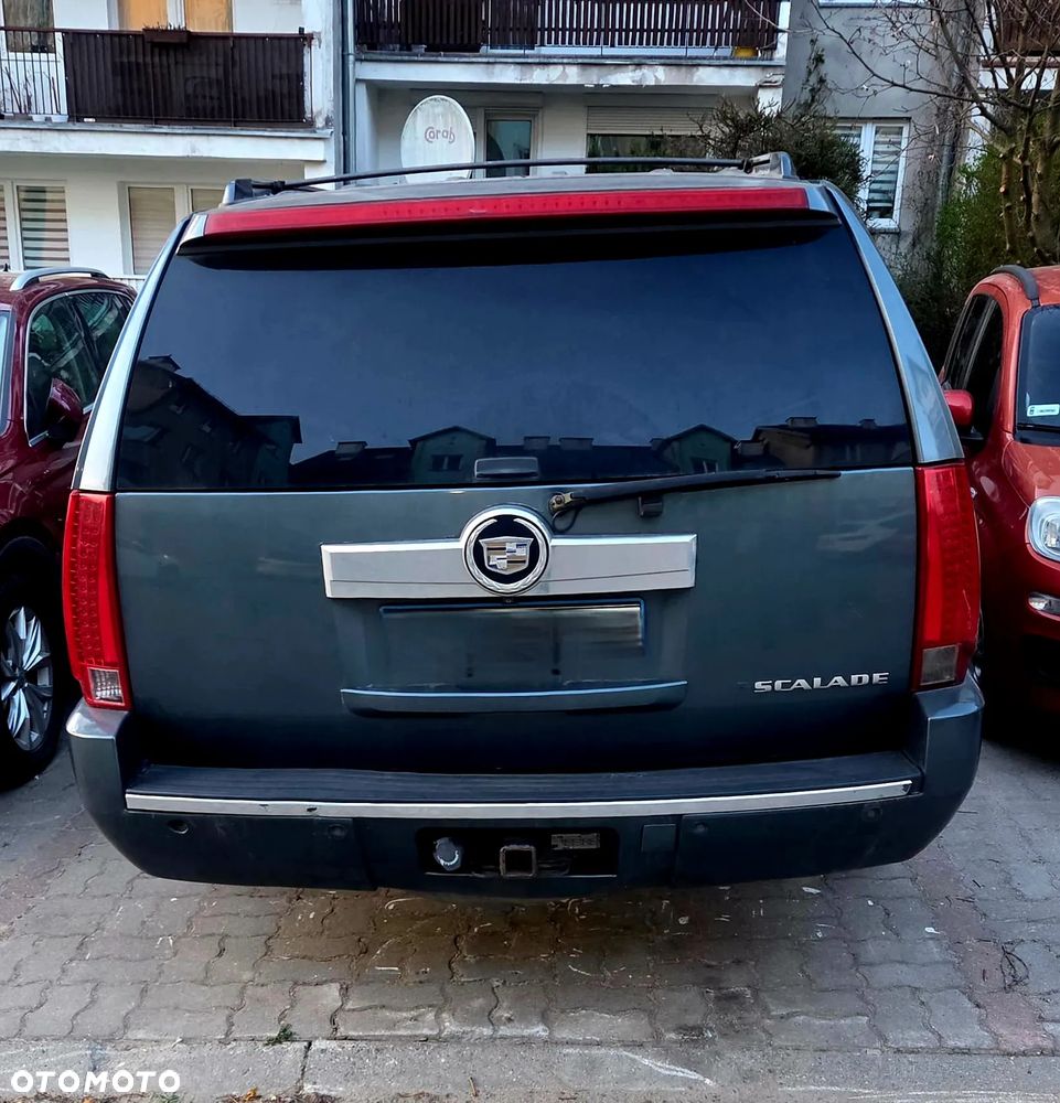 Cadillac Escalade - 5