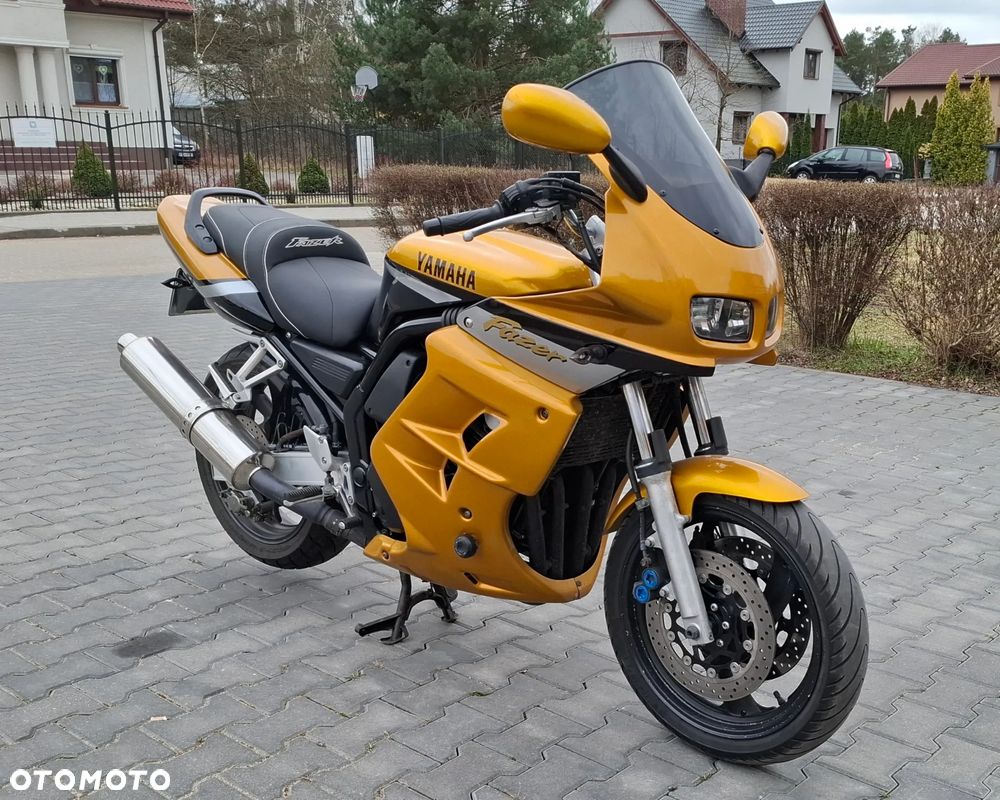 Yamaha FZS - 4