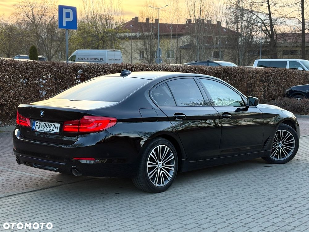 BMW Seria 5 520d Sport Line - 4